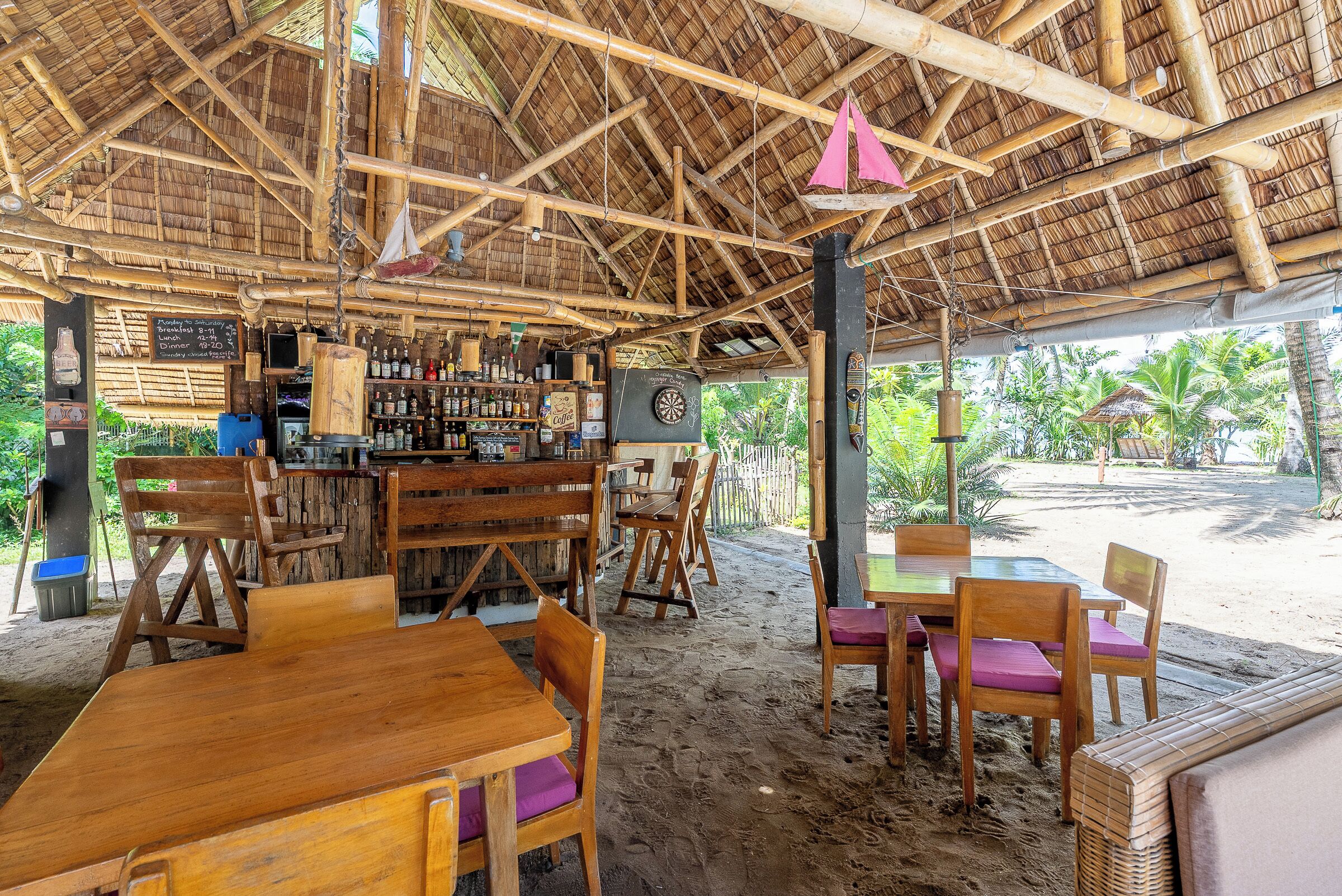 Breakfast and lunch served