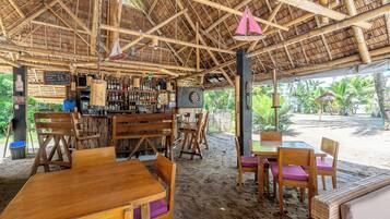 Breakfast and lunch served