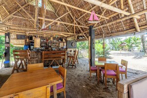 Breakfast and lunch served