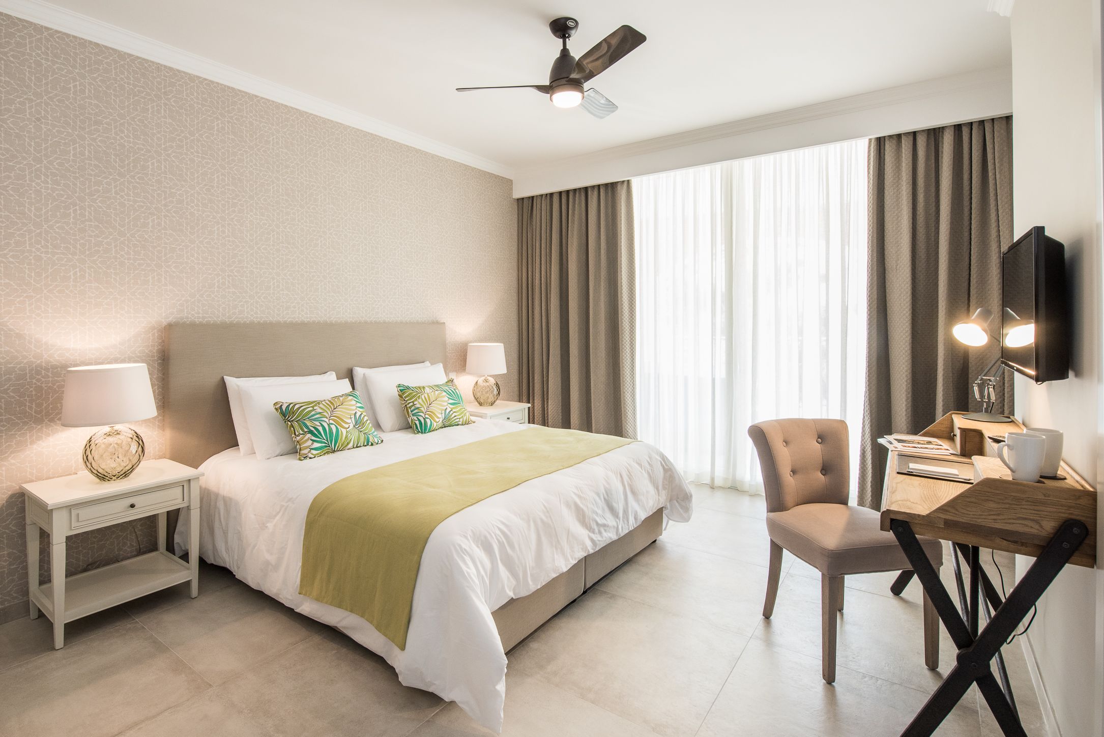 superior double room | minibar, in-room safe, desk, blackout curtains