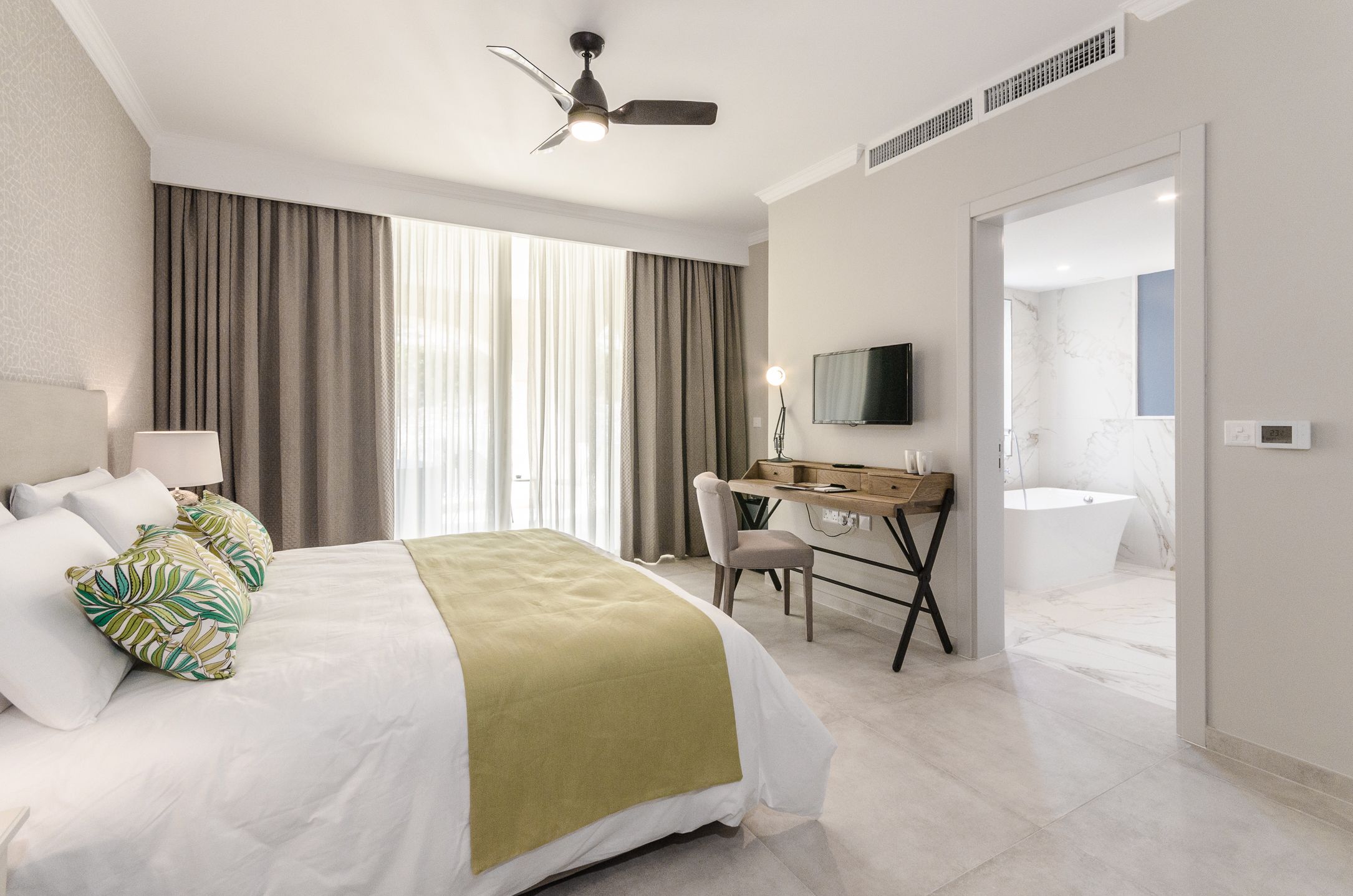 superior double room | minibar, in-room safe, desk, blackout curtains