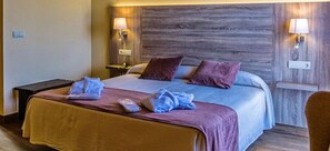 Safe på rommet, wi-fi (inkludert) og sengetøy