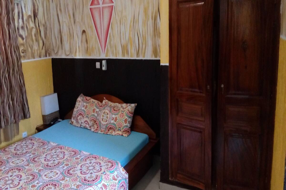 Suite studio Ville | 1 chambre, literie de qualité, bureau, fer et planche à repasser