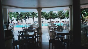 朝食 (セルフサービス)、毎日提供 (有料)