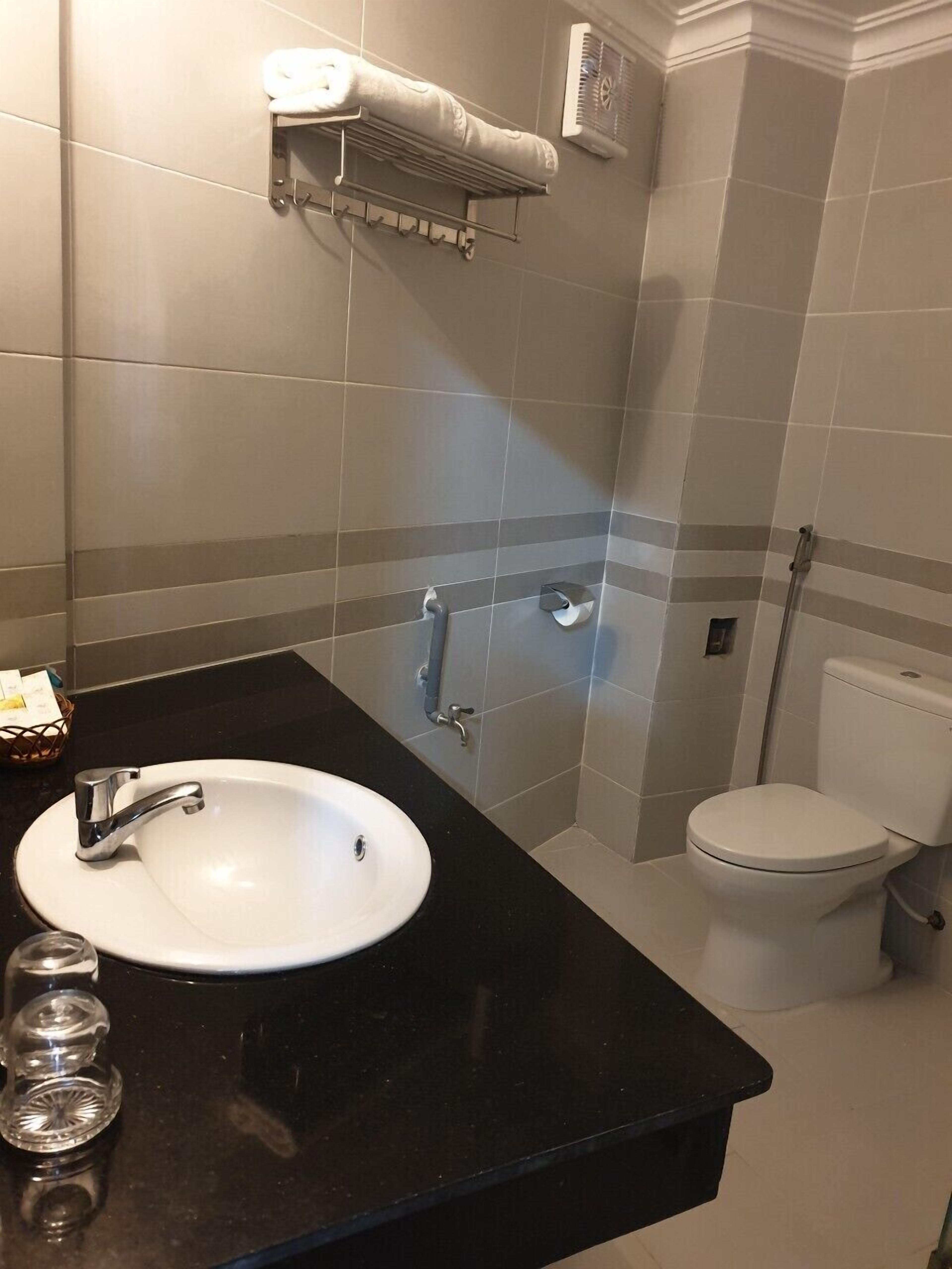deluxe room, ocean view | bathroom | shower, free toiletries, hair dryer, slippers