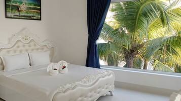 Deluxe Room, Ocean View | Minibar, desk, blackout drapes, iron/ironing board