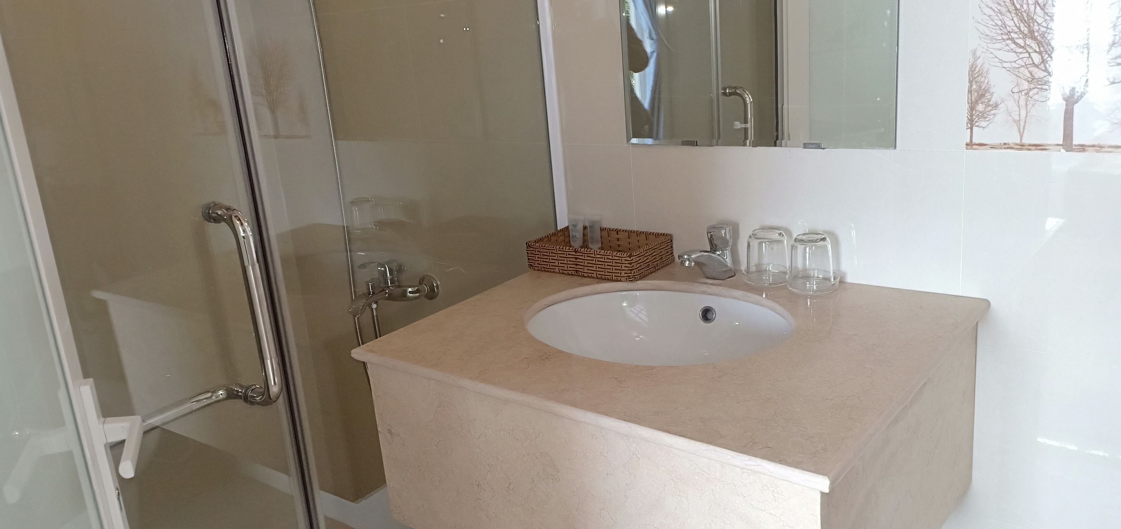 shower, free toiletries, hair dryer, slippers