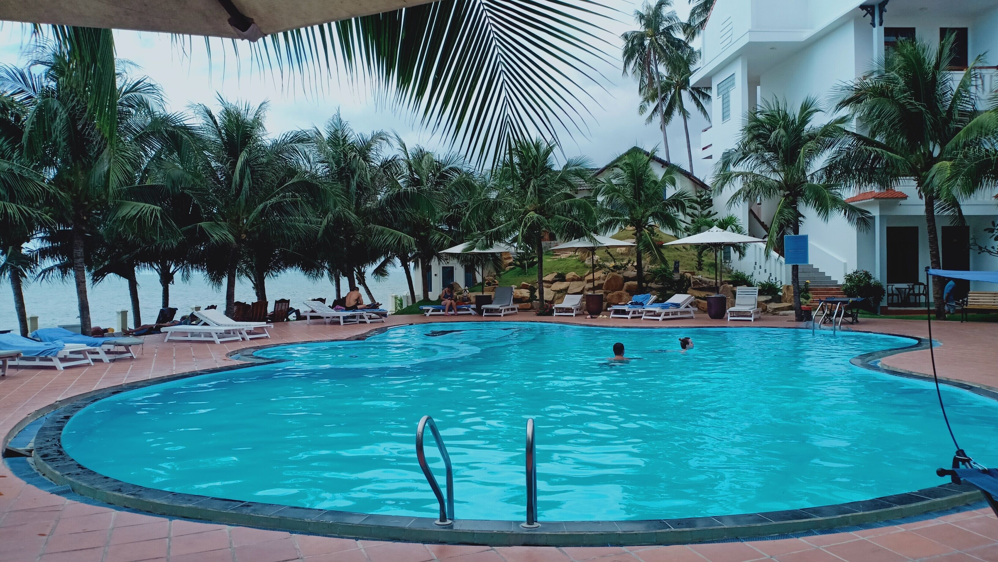 superior twin room, garden view | lake view