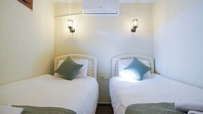 Economy Twin Room | Minibar, desk, soundproofing, free WiFi - Aspava Butik Otel (Bozcaada)