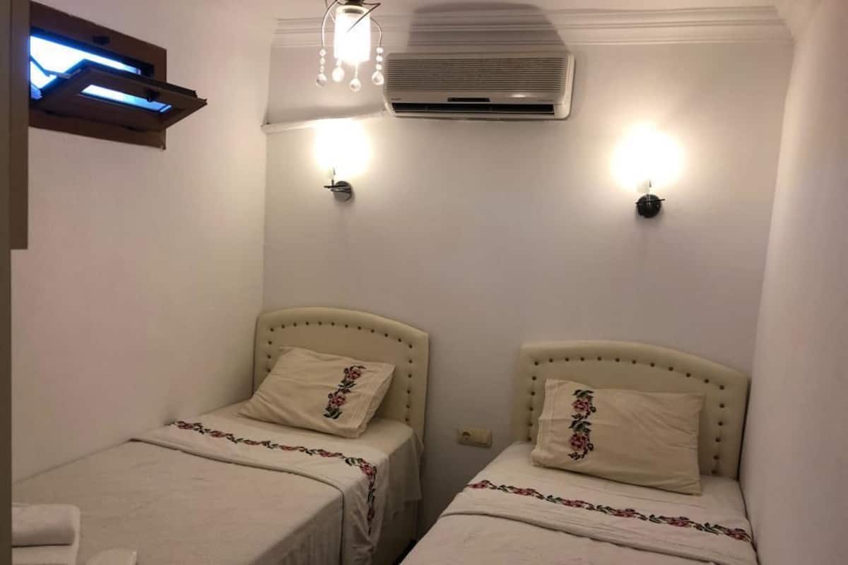 Economy Twin Room