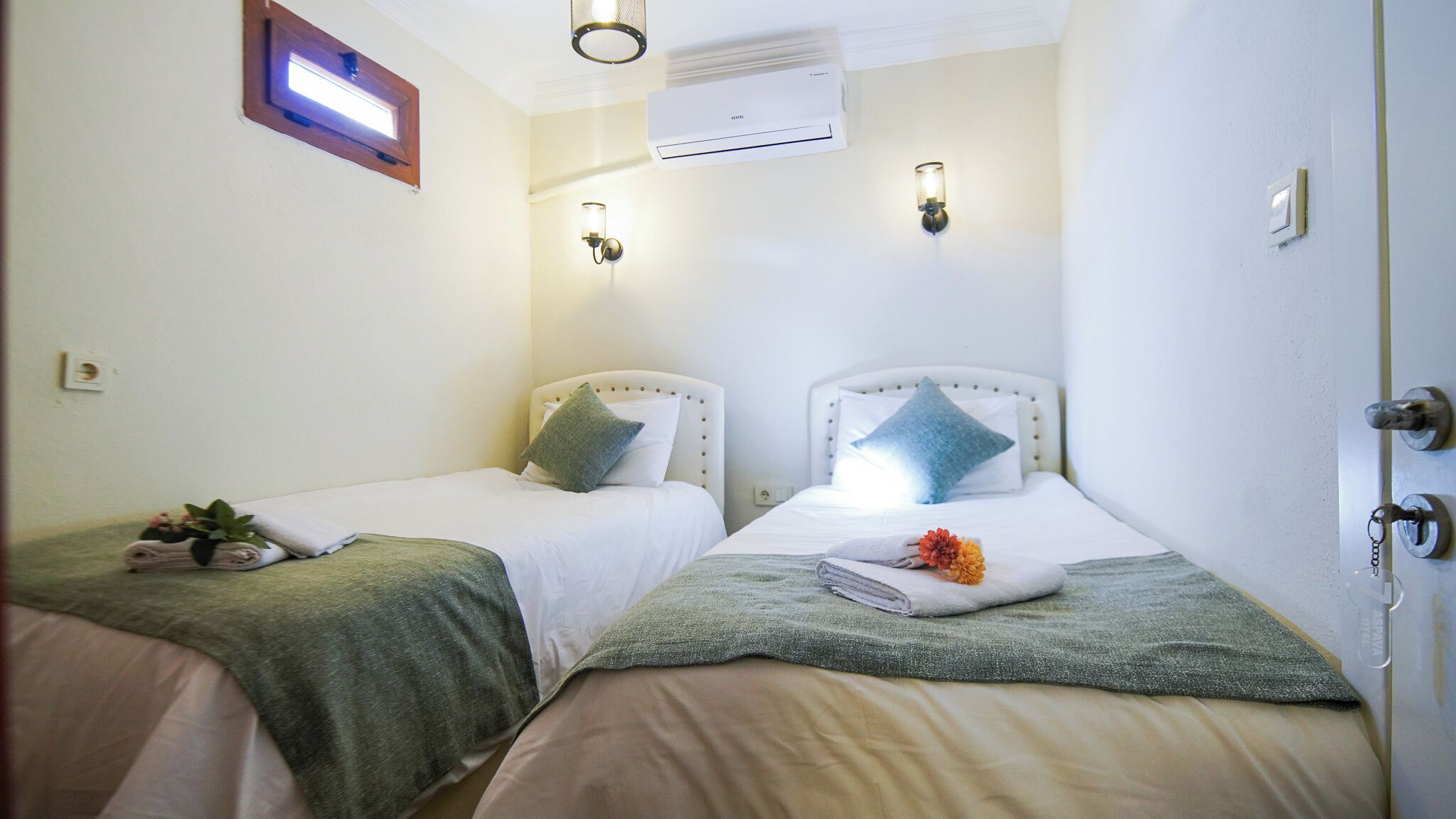 Economy Twin Room | Minibar, desk, soundproofing, free WiFi