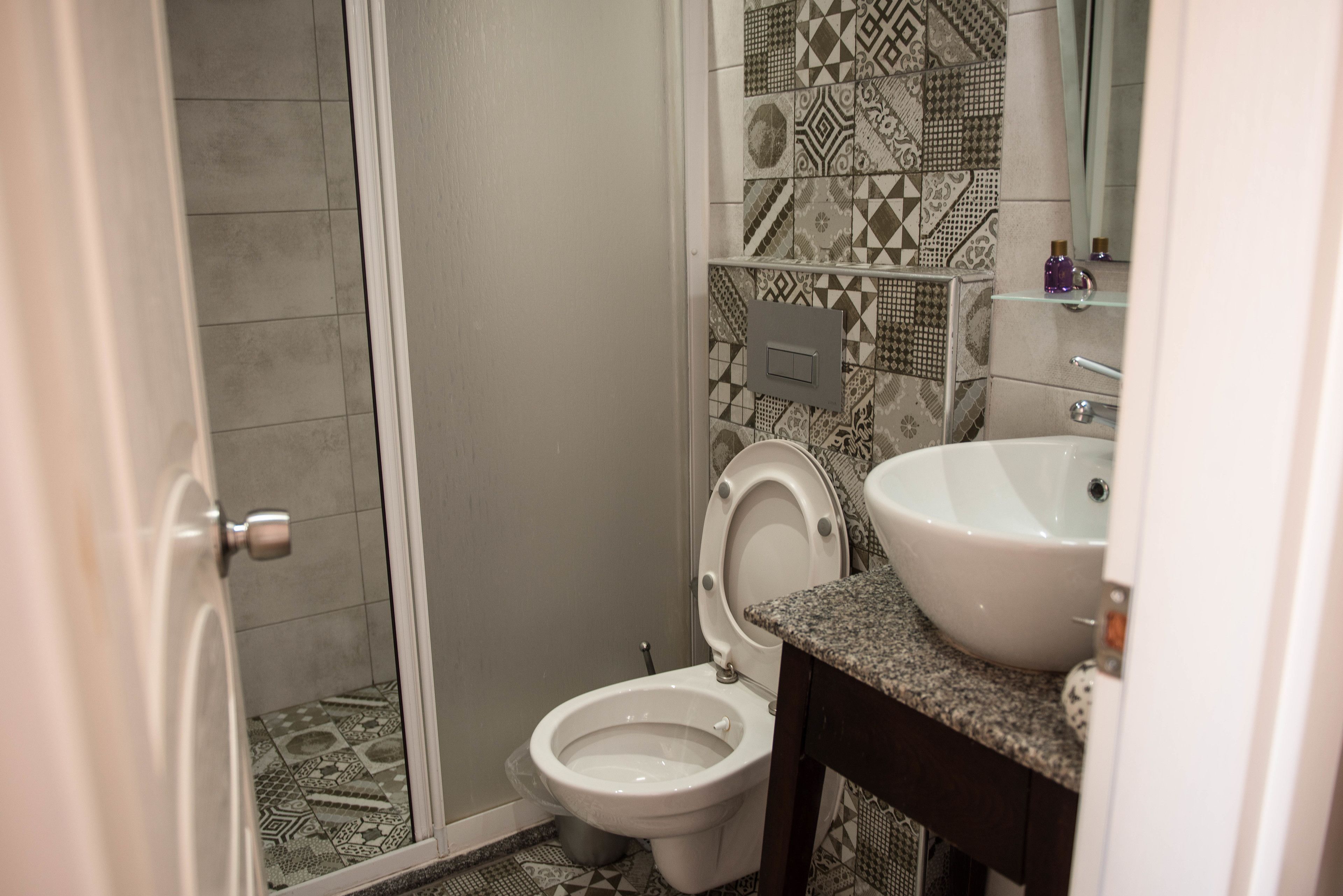 shower, free toiletries, hair dryer, slippers