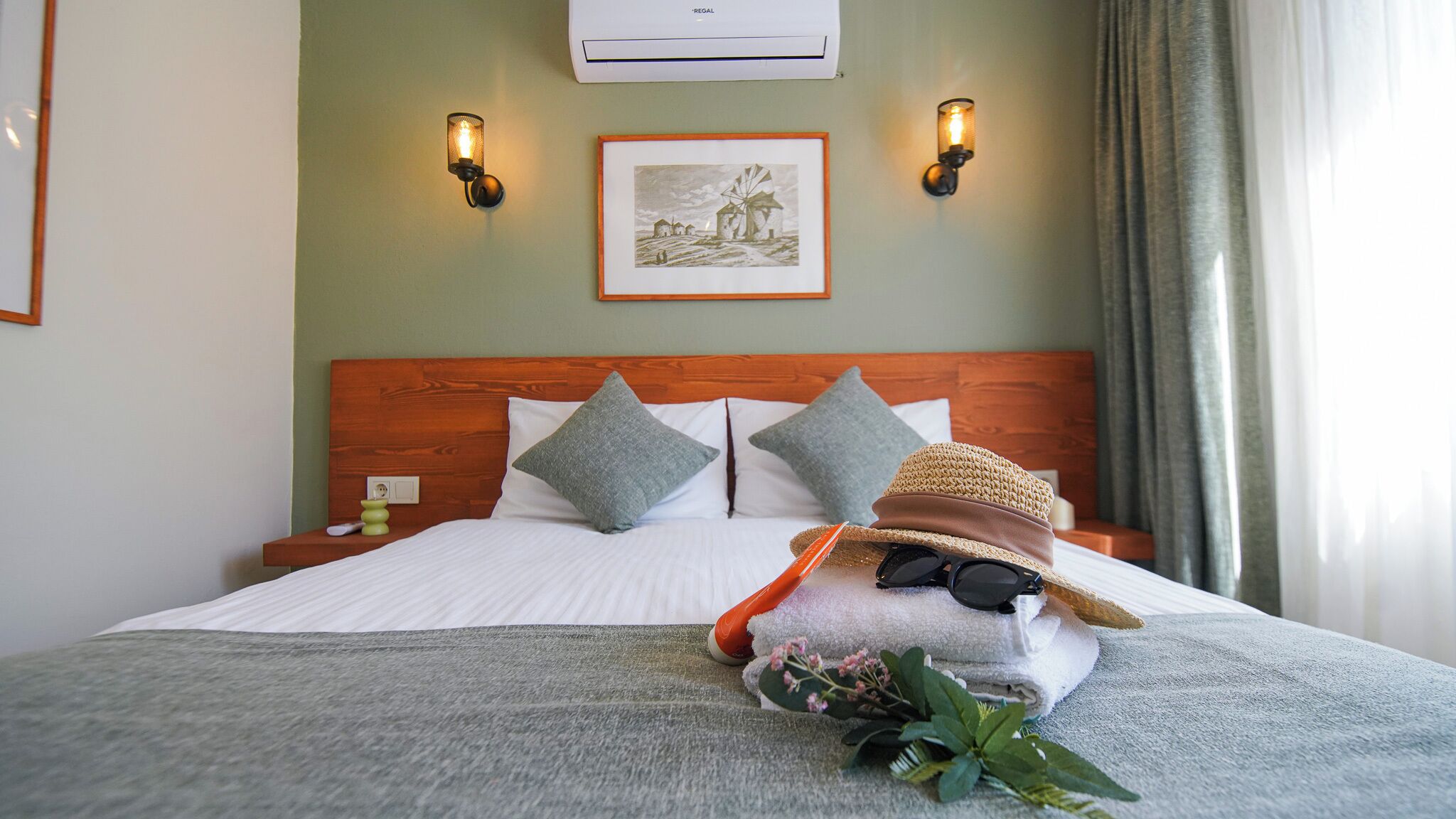 ميني بار ومكتب وتجهيزات عازلة للصوت وواي فاي مجانًا