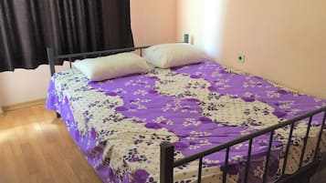 Basic Double Room | Desk, iron/ironing board, free WiFi