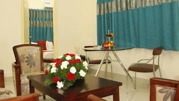 Deluxe Apartment, 2 Bedrooms, Non Smoking, City View | Living area | Flat-screen TV, fireplace