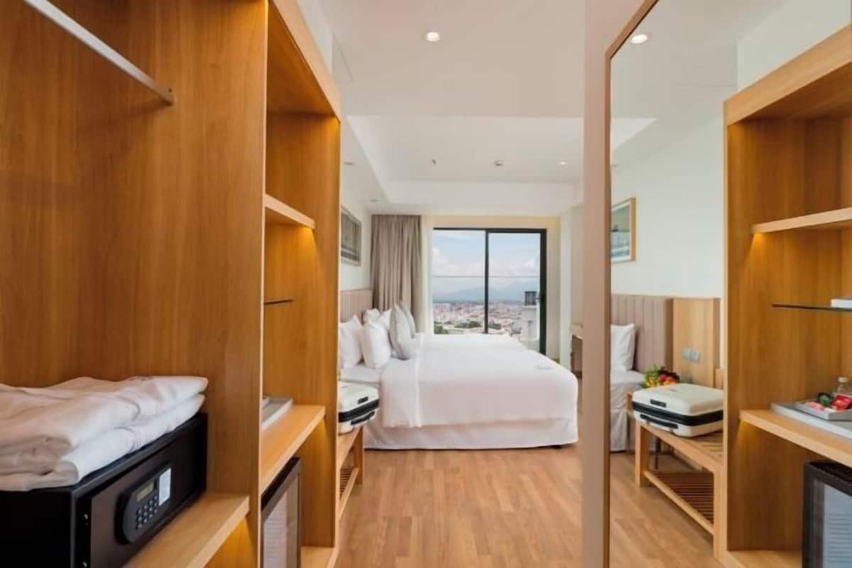 Minibar, in-room safe, desk, laptop workspace