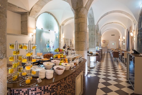 Free daily buffet breakfast. Vila Gale Collection Braga Hotel