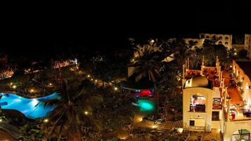 Habitació doble superior, 1 dormitori | Caixa forta a l'habitació, escriptori i planxa i posts de planxar