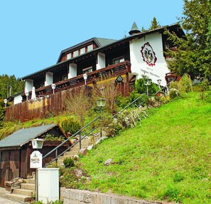 Front of property - Hotel Adlerschanze (Schoenwald)