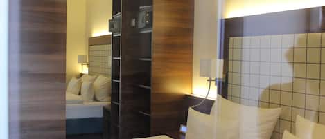 Standard Double Room | Desk, soundproofing