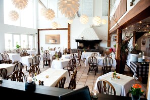 Tägliches Frühstücksbuffet (125 DKK pro Person)