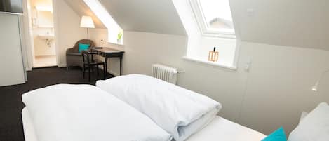 Double Room, Ensuite | Individually decorated, individually furnished, desk, laptop workspace