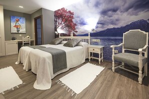 高级双人房 | 羽绒被、客房内保险箱、特色装修、特色家居