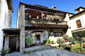 Front of property - Posada Araceli (Santillana del Mar)
