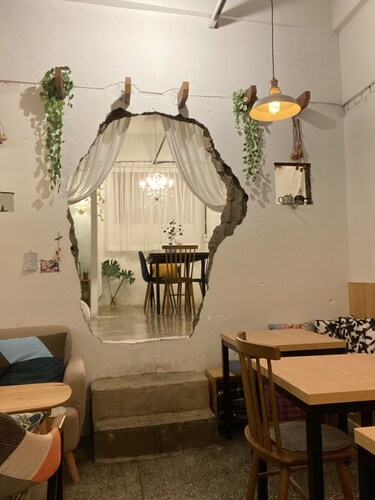 Busan Station Dante House