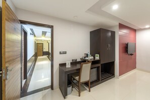 Standard Room | Iron/ironing board, rollaway beds, free WiFi, bed sheets - Treebo Raj Premier, Indiranagar (Bengaluru)