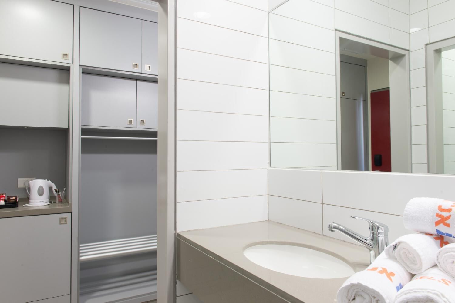 shower, free toiletries, towels