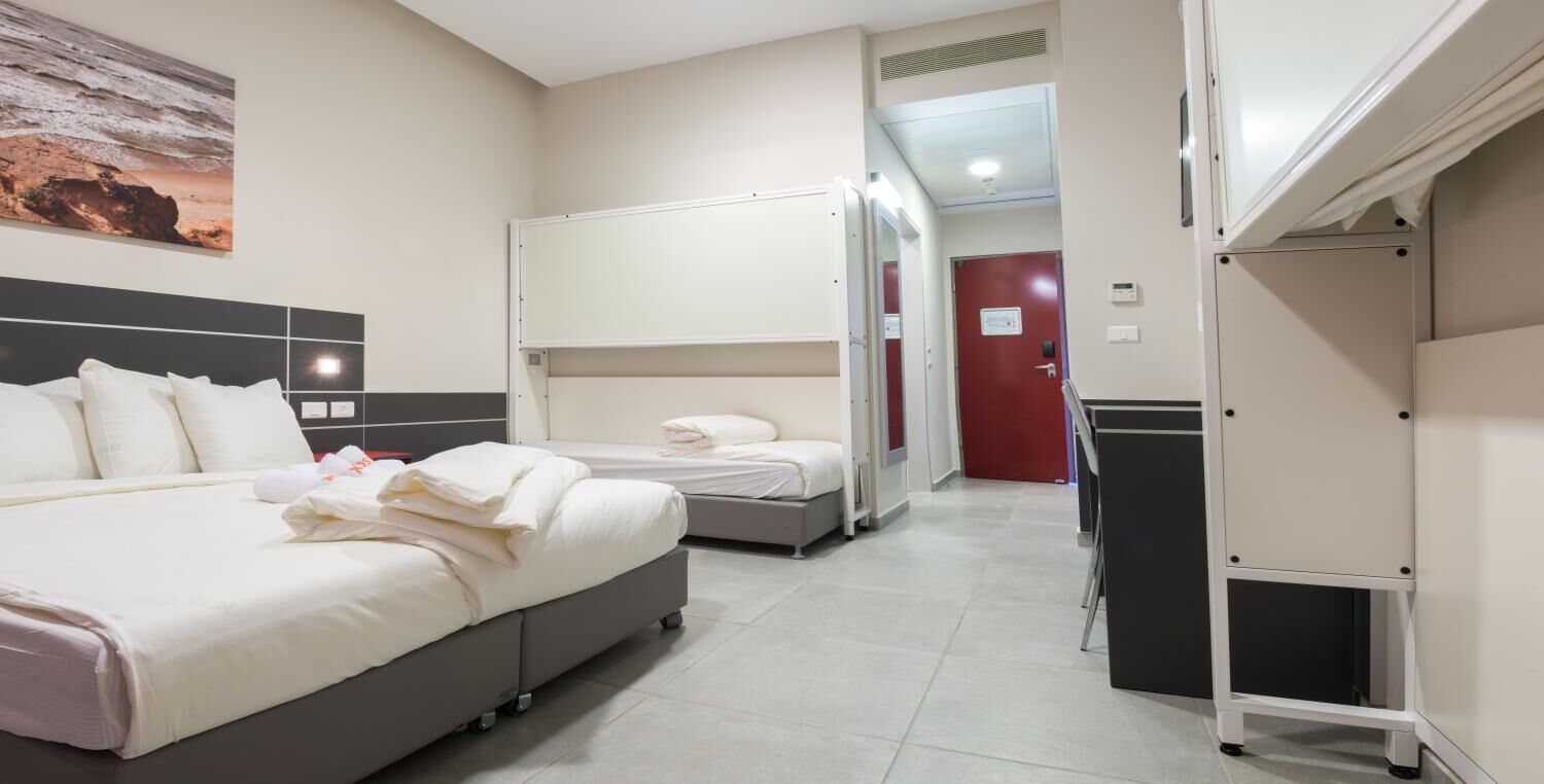 standard room | minibar, in-room safe, desk, free cots/infant beds