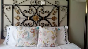 Double Room, Sea View | Soundproofing, free WiFi, bed sheets