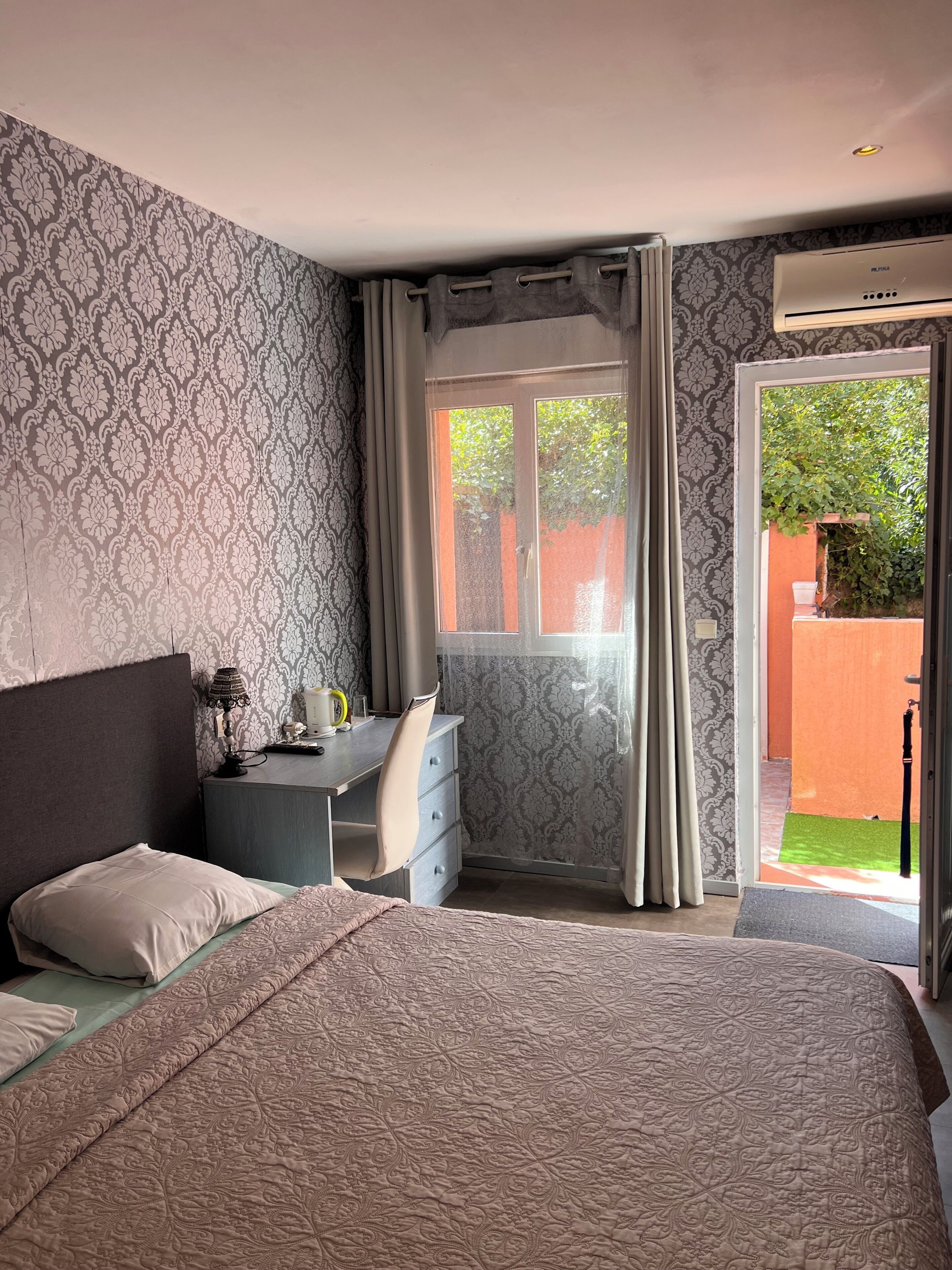 獨特設計、獨特裝修、書桌、遮光窗簾/窗簾