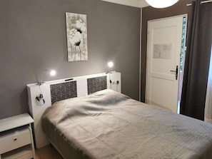Individuell dekoriert, individuell eingerichtet, Schreibtisch