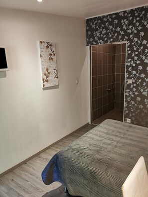 Individuell dekoriert, individuell eingerichtet, Schreibtisch