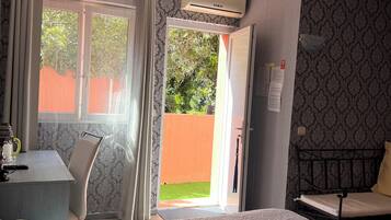 Decoración personalizada, muebles diferentes y escritorio