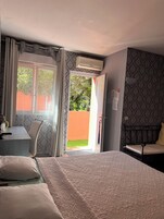 Chambre Double Confort | Décoration personnalisée, ameublement personnalisé, bureau