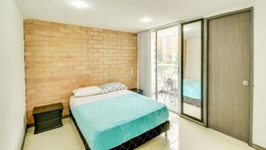 Apartment, 2 Bathrooms | 1 bedroom, desk, iron/ironing board, WiFi (free) - Apartamento c/ WiFi, balcón y buena ubicación 602 (Medellín)