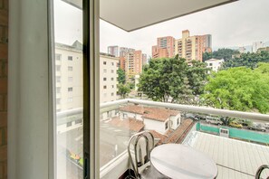 Appartamento, 2 bagni | Balcone