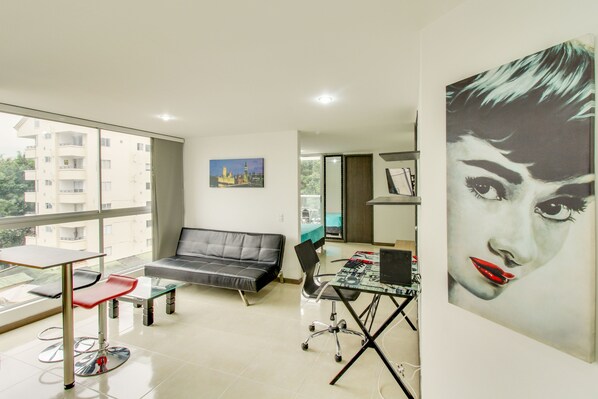 Appartement, 2 badkamers | Woonkamer | Flatscreentelevisie