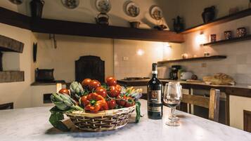 Phòng | Bếp riêng | Tủ lạnh, lò nướng, bếp nấu, dụng cụ pha cà phê/trà