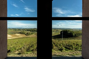 Apartment, 2 Bedrooms, 2 Bathrooms, Ground Floor (Appartamento 1) | Living room | Flat-screen TV