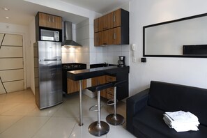 LCD TV, DVD player - Rio Rentals 021 - U010 Excelente apartamento em Copacabana (Rio de Janeiro)