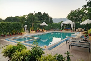 Piscina all'aperto, con ingresso dalle 08:00 alle 20:00, lettini