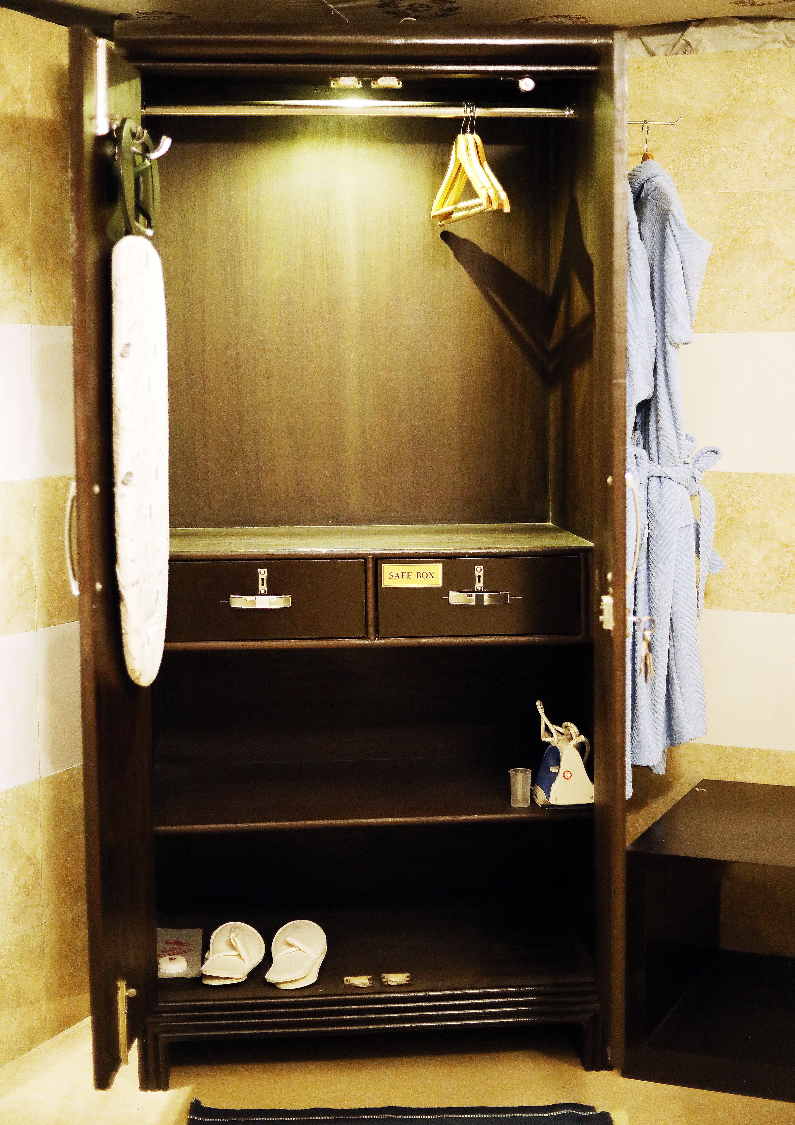 luxury tent | bathroom | shower, free toiletries, hair dryer, bathrobes