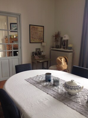 Free daily continental breakfast
