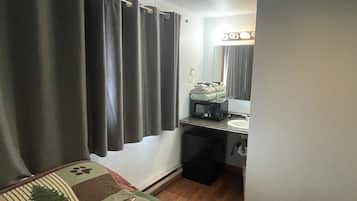 Standard Room, 1 Double Bed, Non Smoking (Single Room) | Blackout curtains, free WiFi, bed sheets