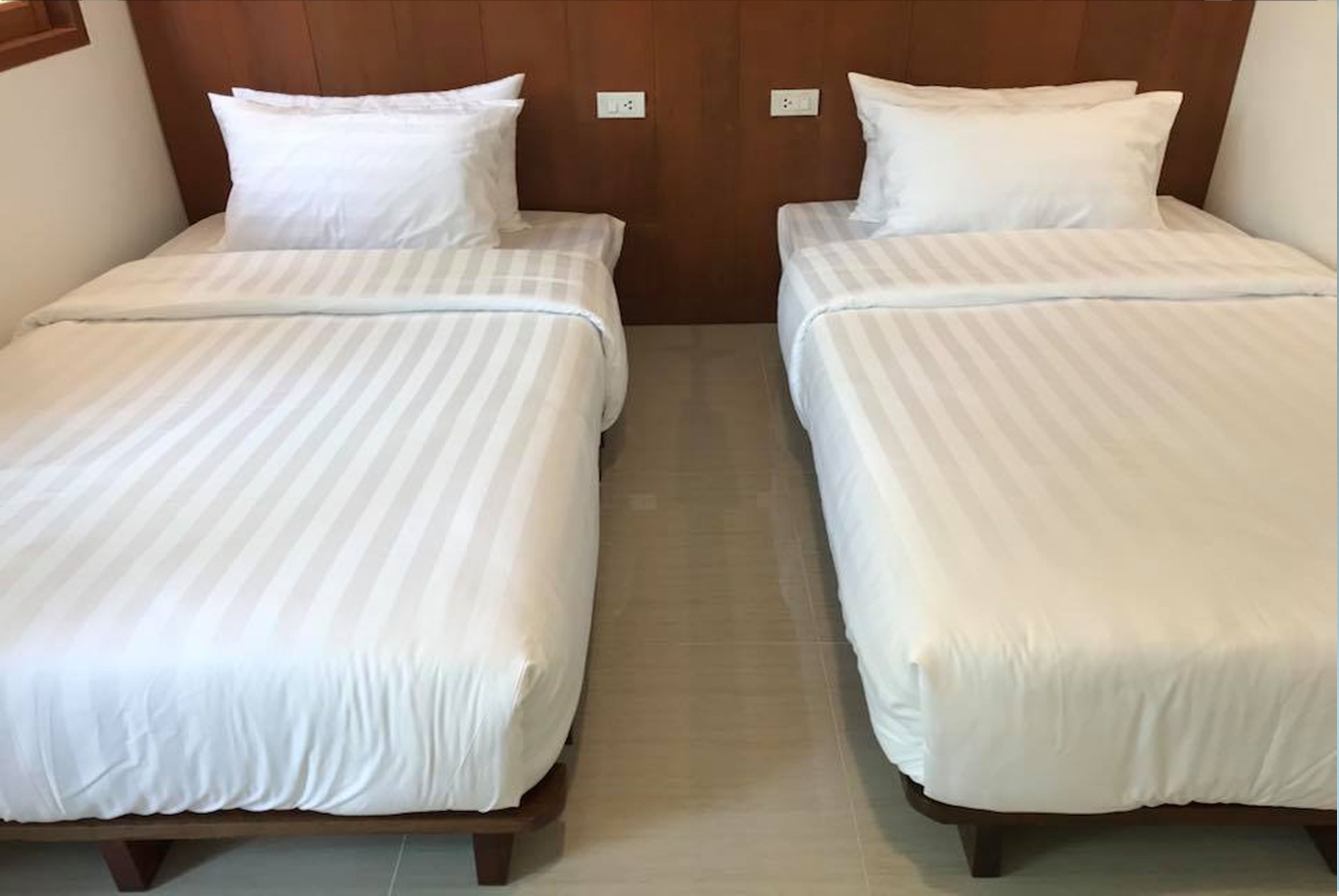Twin Bed Room | Free WiFi, bed sheets