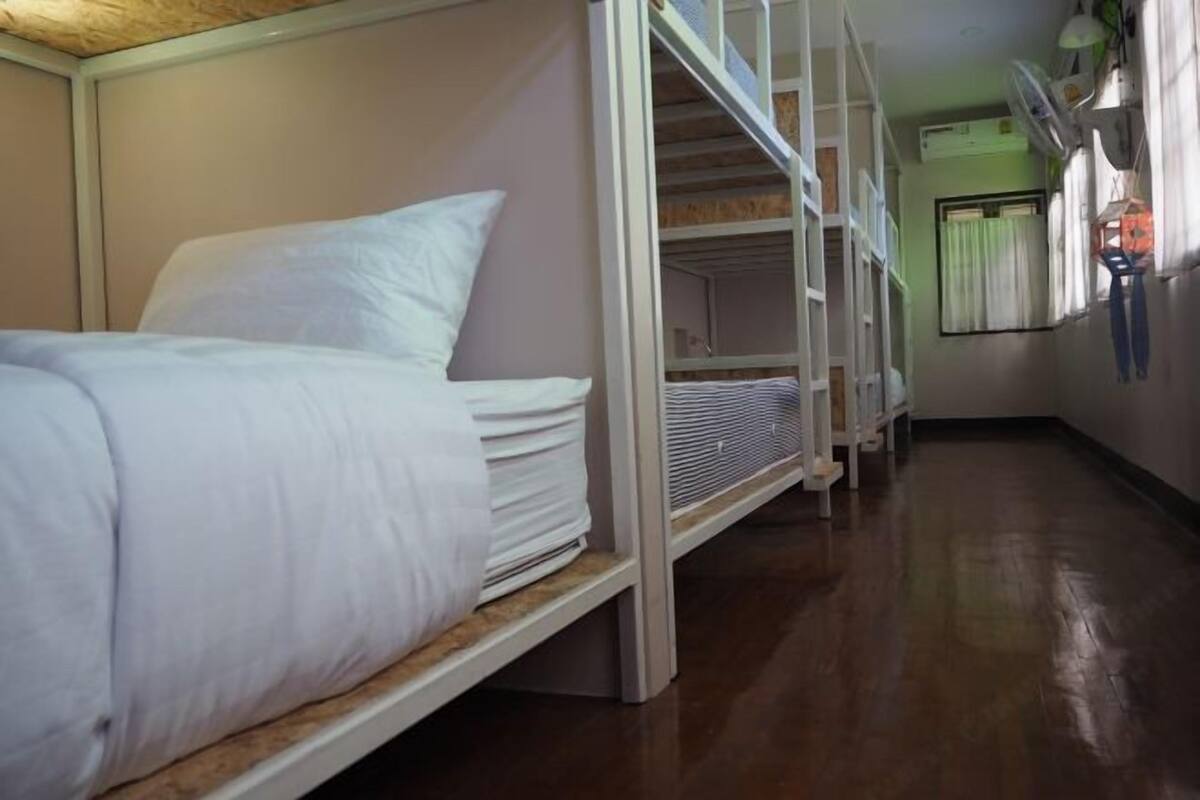WiFi (free), bed sheets